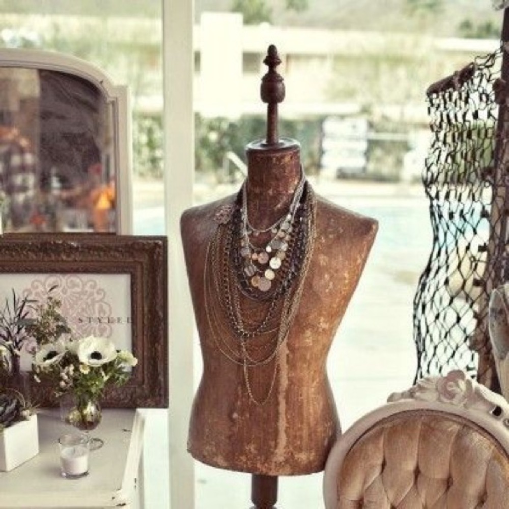 Hello 💋 Fashion Lovers 🌸 Bundle & SAVE FAST SHIP
